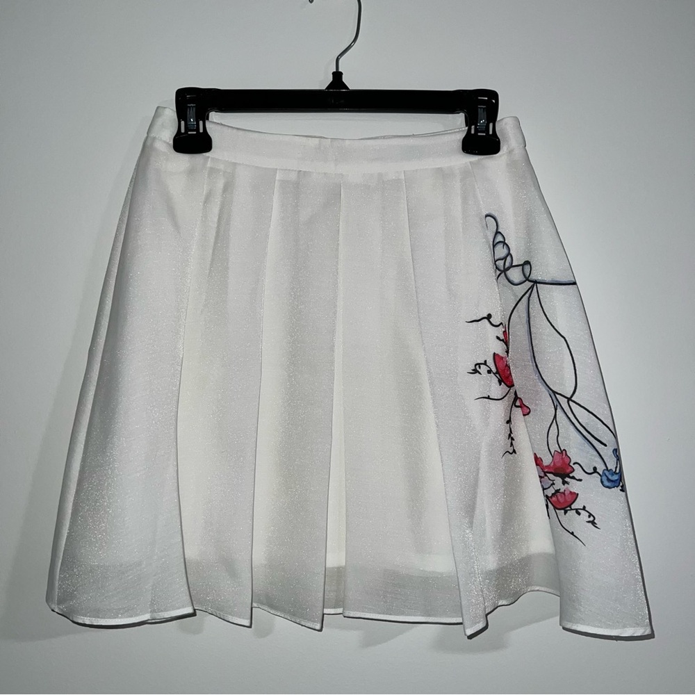 Manosque White Skirt With Floral Accent